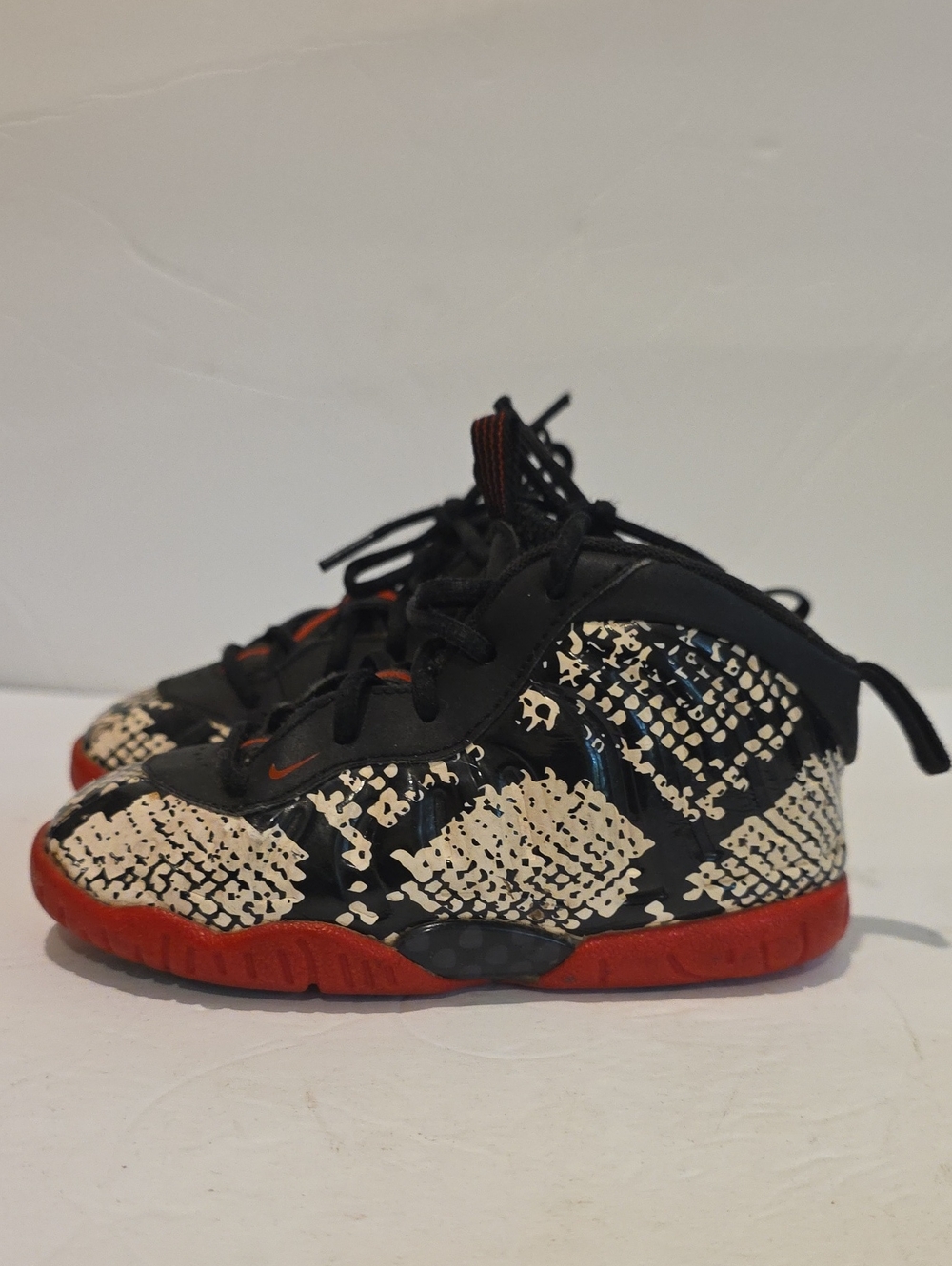 Nike Kids Black & Red Animal-Print High-Top Sneakers Foamposite Size 8c